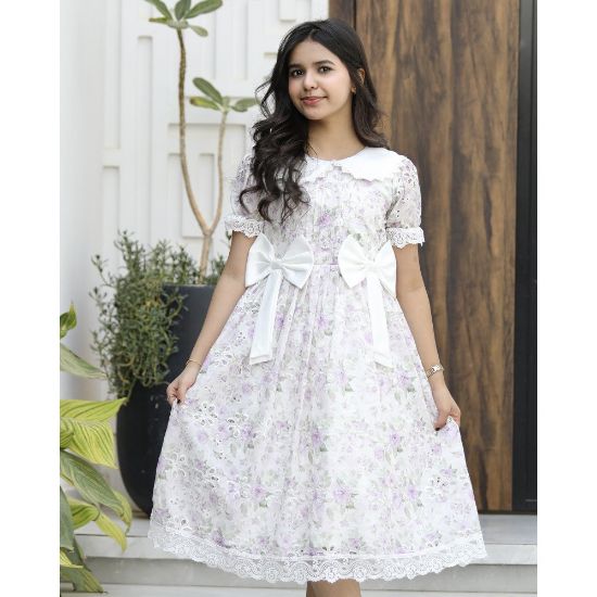 صورة فستان بناتي ورود زهرية بفيونكات خصر وأزرار مرصعة - M3735